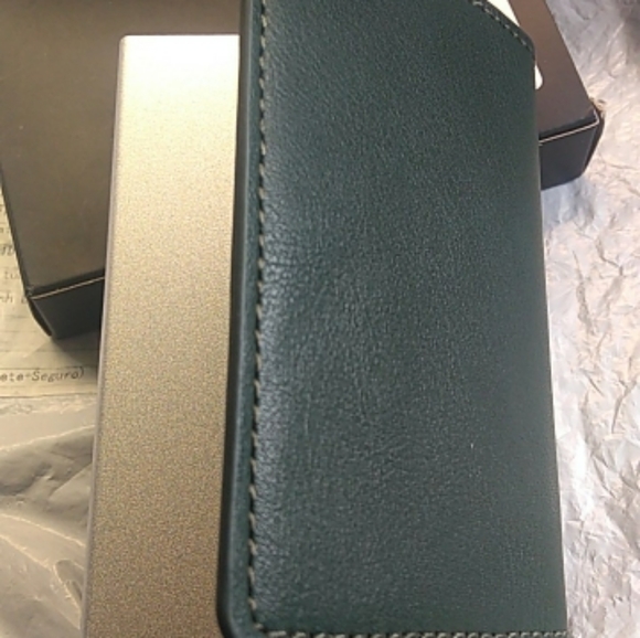 Leather Aluminium Credit Card Holder - Picture 4 of 4